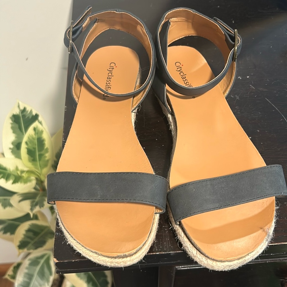 NWOT CUTE BOHO SANDALS